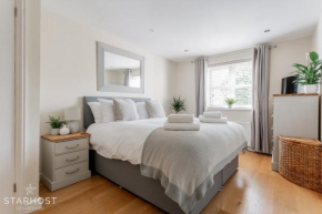 StarHost Residences - Modern 2 bed apartment at Imperial Court, Newbury